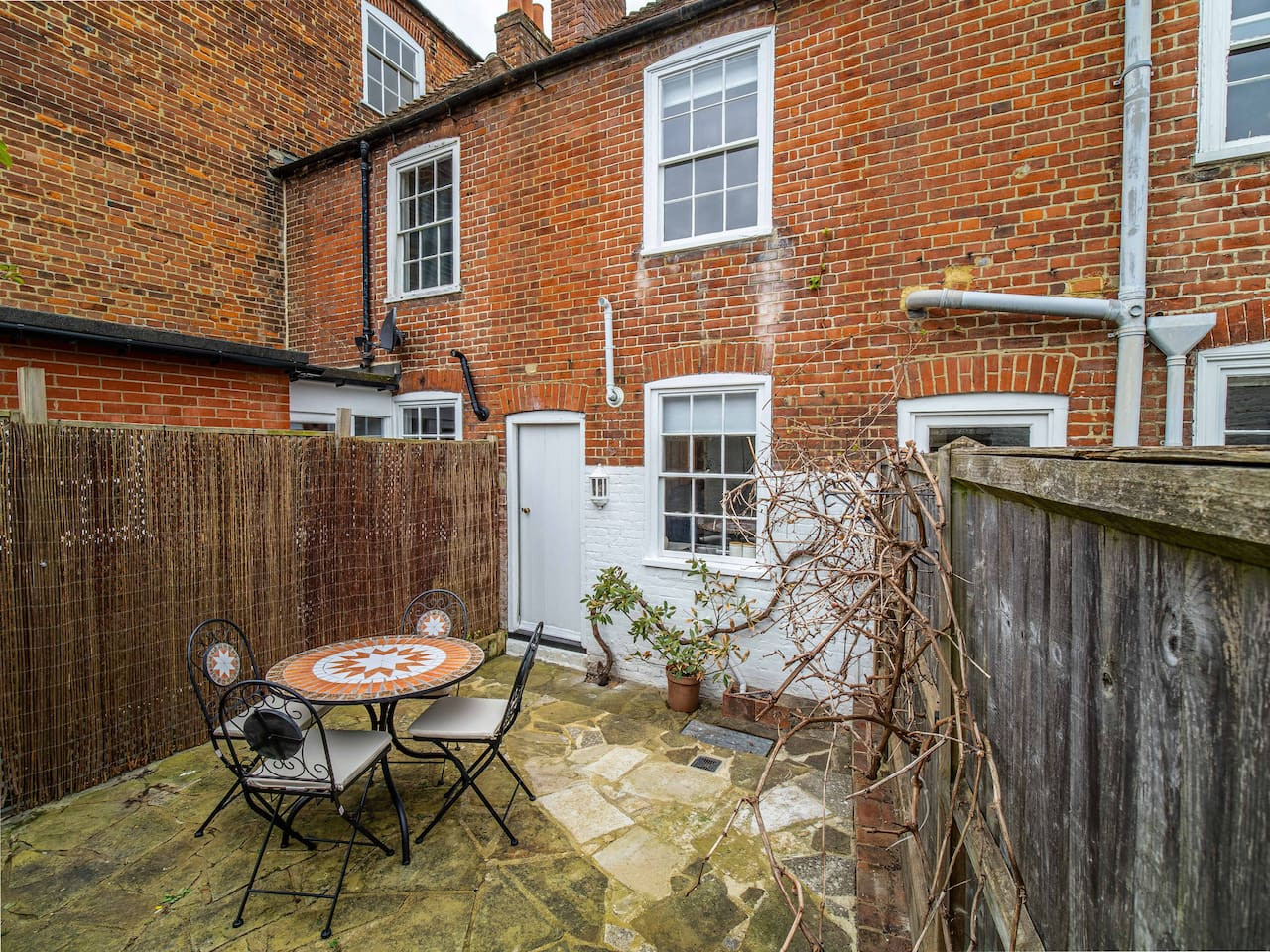 City Centre Cottage | Canterbury | Garden & Views in 41 King Street - Property image 2 - VivreStays