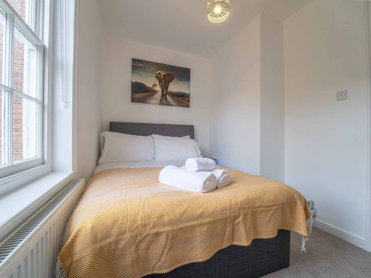 City Centre Cottage | Canterbury | Garden & Views in 41 King Street - Property image 3 - VivreStays