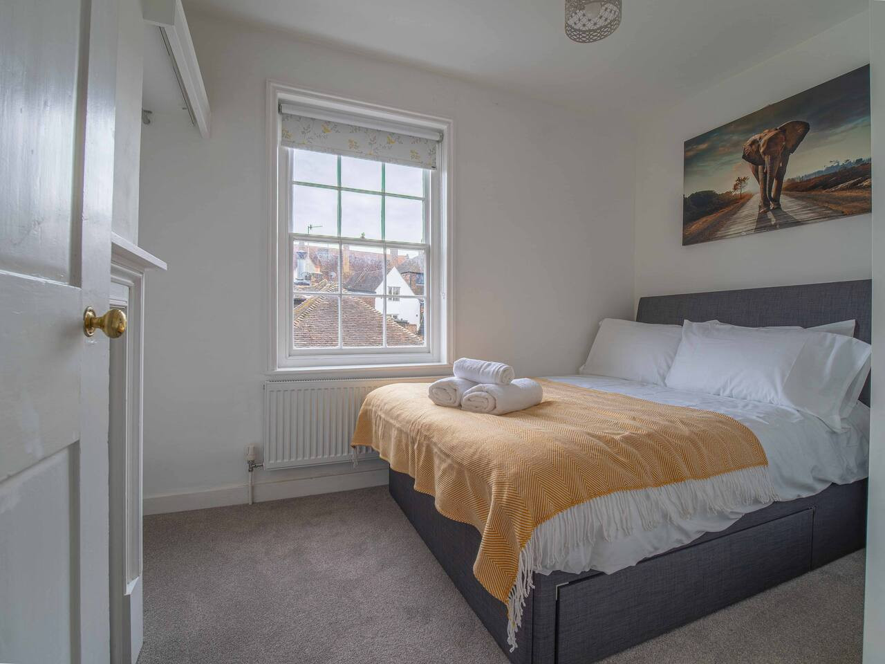 City Centre Cottage | Canterbury | Garden & Views in 41 King Street - Property image 16 - VivreStays