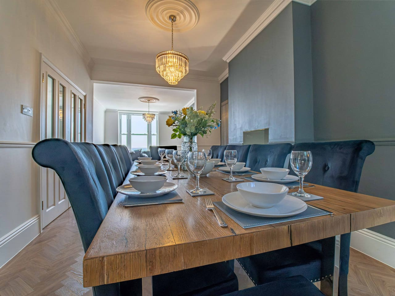 Luxury Seafront Villa for 12 with Ocean Views in 3 Gloster Terrace - Property image 24 - VivreStays