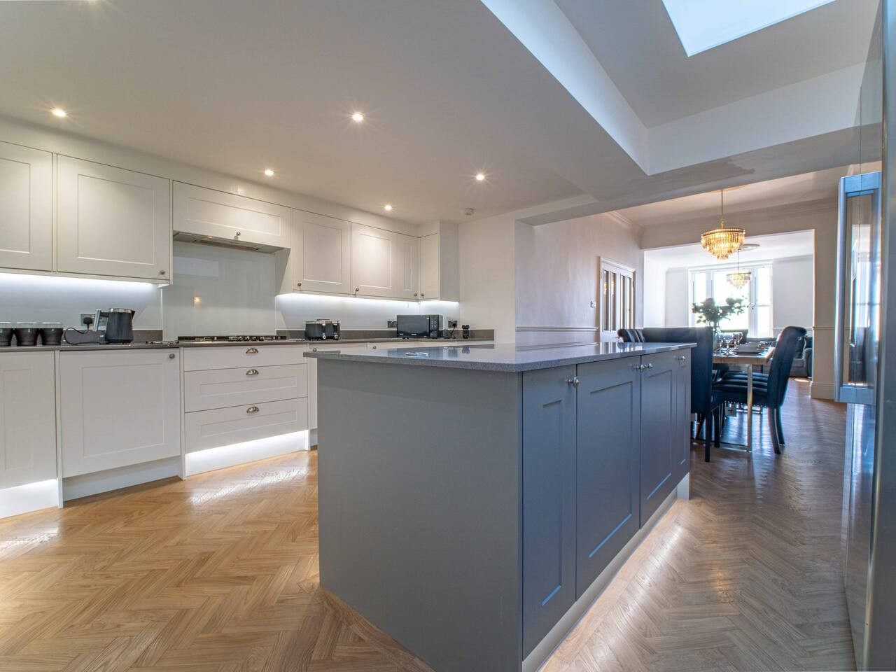 Luxury Seafront Villa for 12 with Ocean Views in 3 Gloster Terrace - Property image 22 - VivreStays