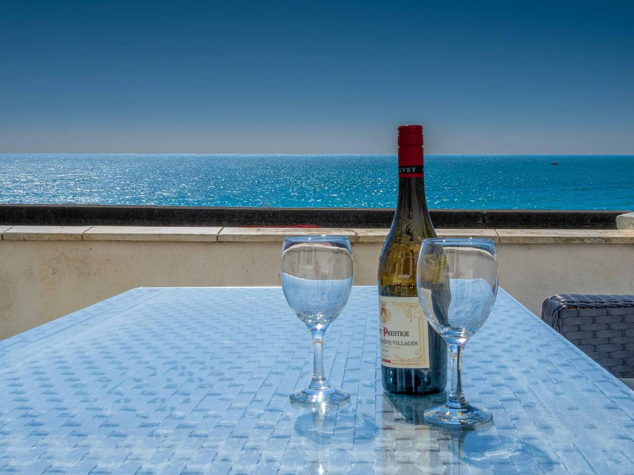 Luxury Seafront Villa for 12 with Ocean Views in 3 Gloster Terrace - Property image 50 - VivreStays