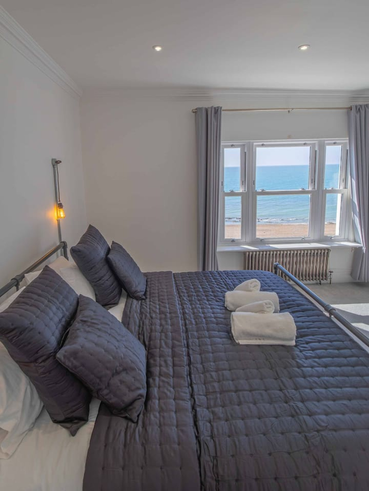 Luxury Seafront Villa for 12 with Ocean Views in 3 Gloster Terrace - Property image 31 - VivreStays