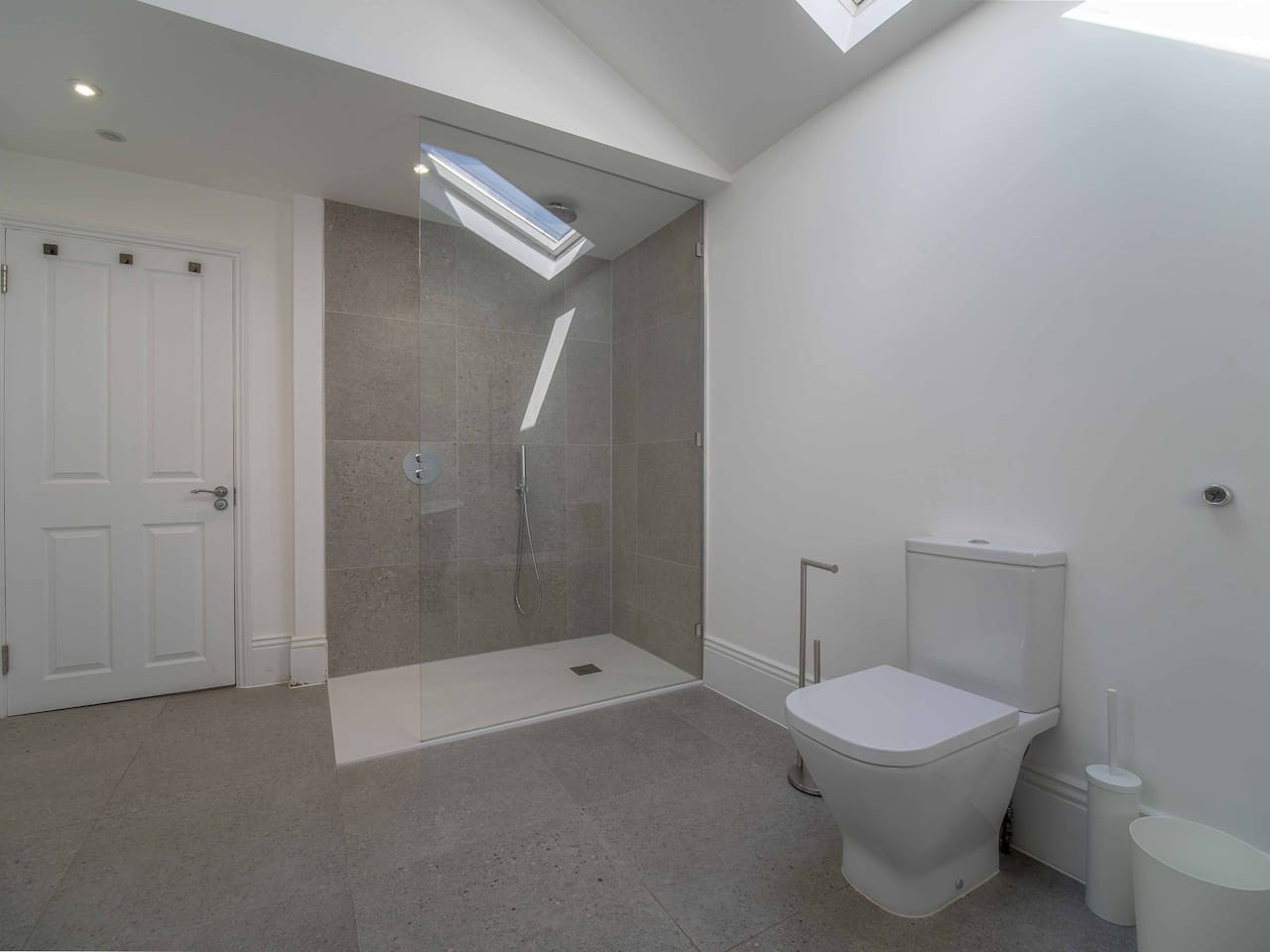 Luxury Seafront Villa for 12 with Ocean Views in 3 Gloster Terrace - Property image 17 - VivreStays