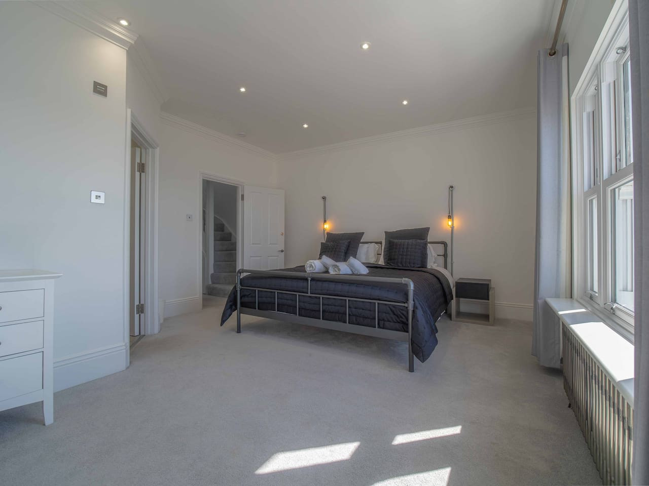 Luxury Seafront Villa for 12 with Ocean Views in 3 Gloster Terrace - Property image 7 - VivreStays