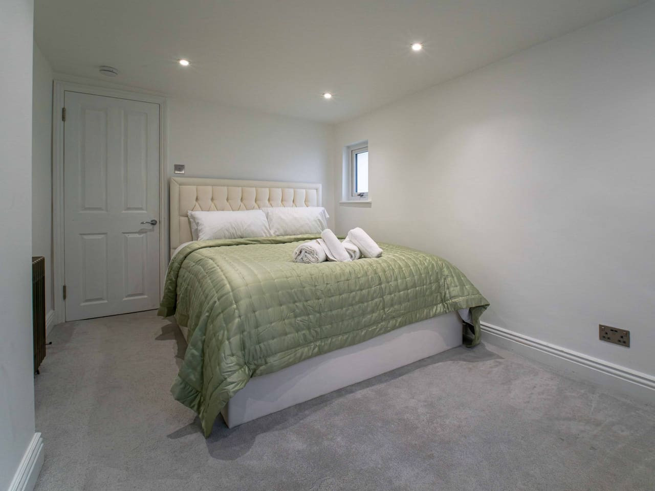 Luxury Seafront Villa for 12 with Ocean Views in 3 Gloster Terrace - Property image 8 - VivreStays