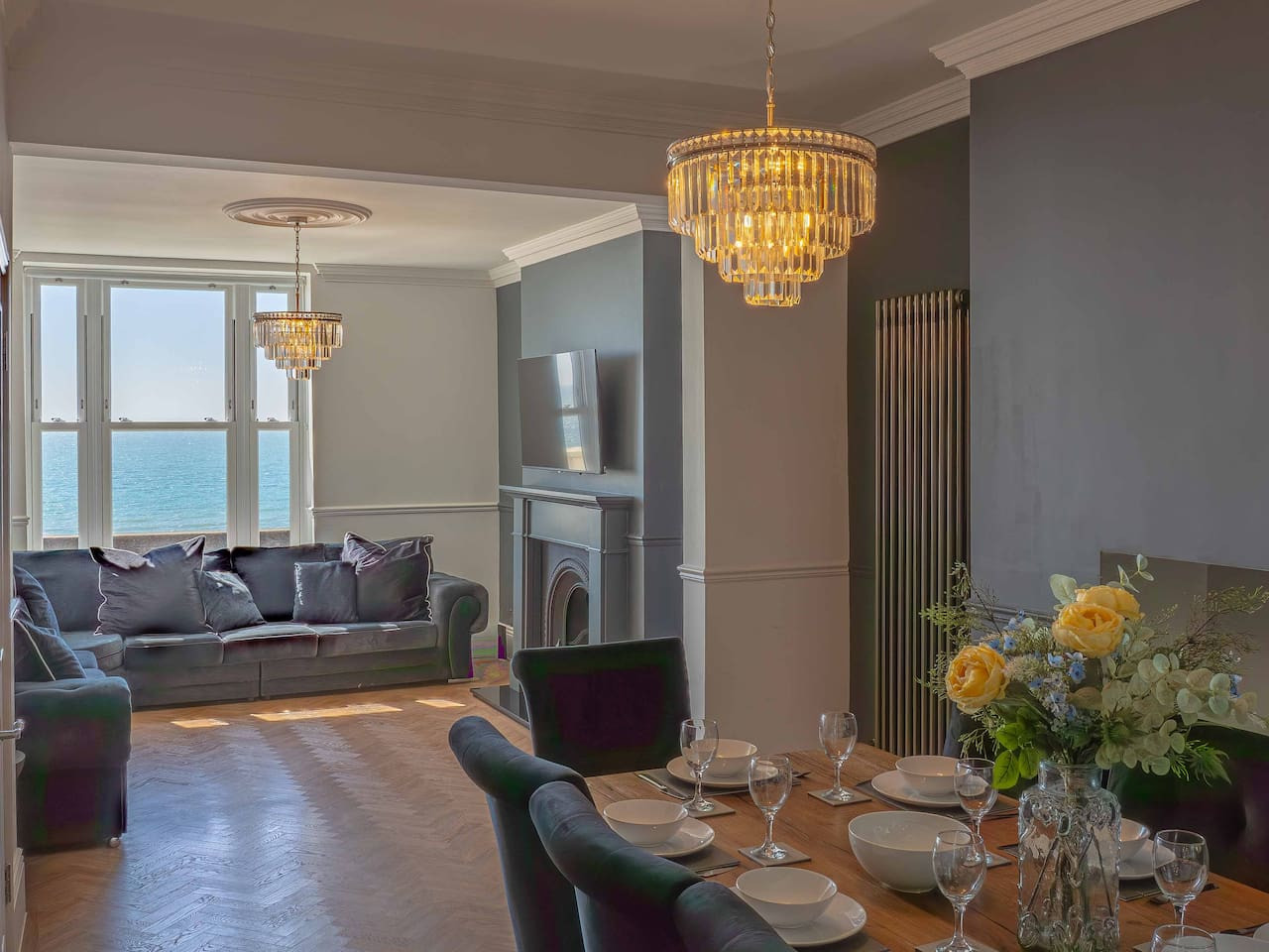 Luxury Seafront Villa for 12 with Ocean Views serviced apartment - Sandgate - VivreStays