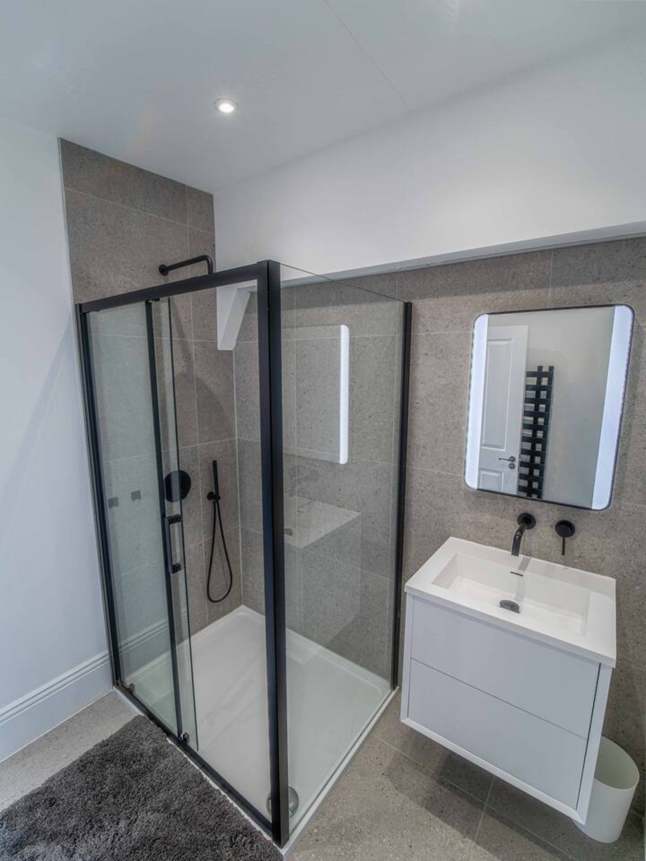 Luxury Seafront Villa for 12 with Ocean Views in 3 Gloster Terrace - Property image 15 - VivreStays