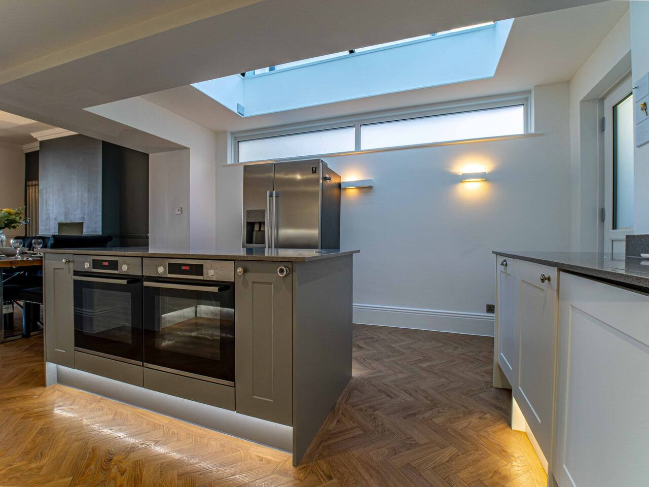 Luxury Seafront Villa for 12 with Ocean Views in 3 Gloster Terrace - Property image 23 - VivreStays