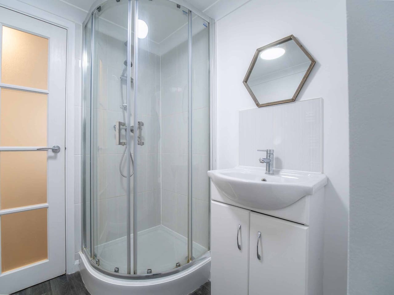 Tide & Seek — Garden Flat by the Sea in 18 Canada Road - Property image 40 - VivreStays