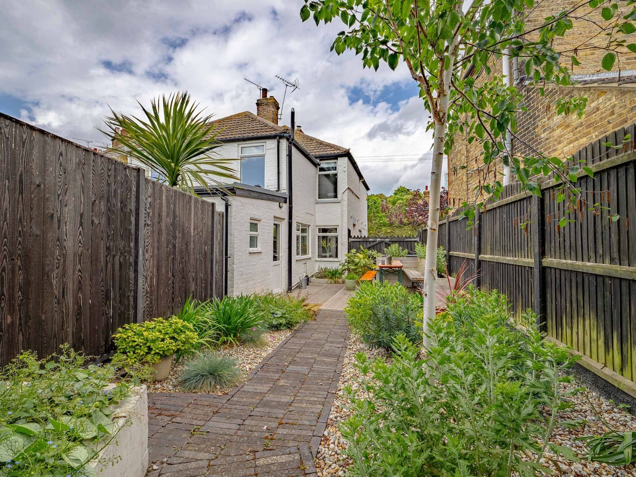 Seagrass Cottage in 14 Swanfield Road - Property image 9 - VivreStays