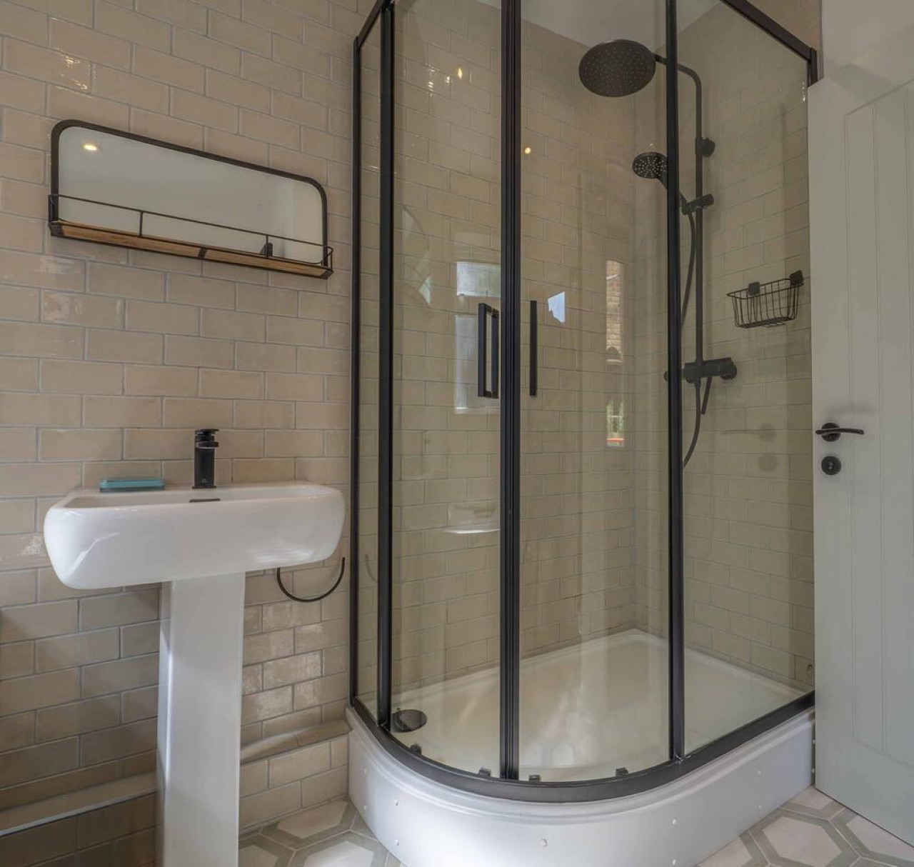 Seagrass Cottage in 14 Swanfield Road - Property image 26 - VivreStays