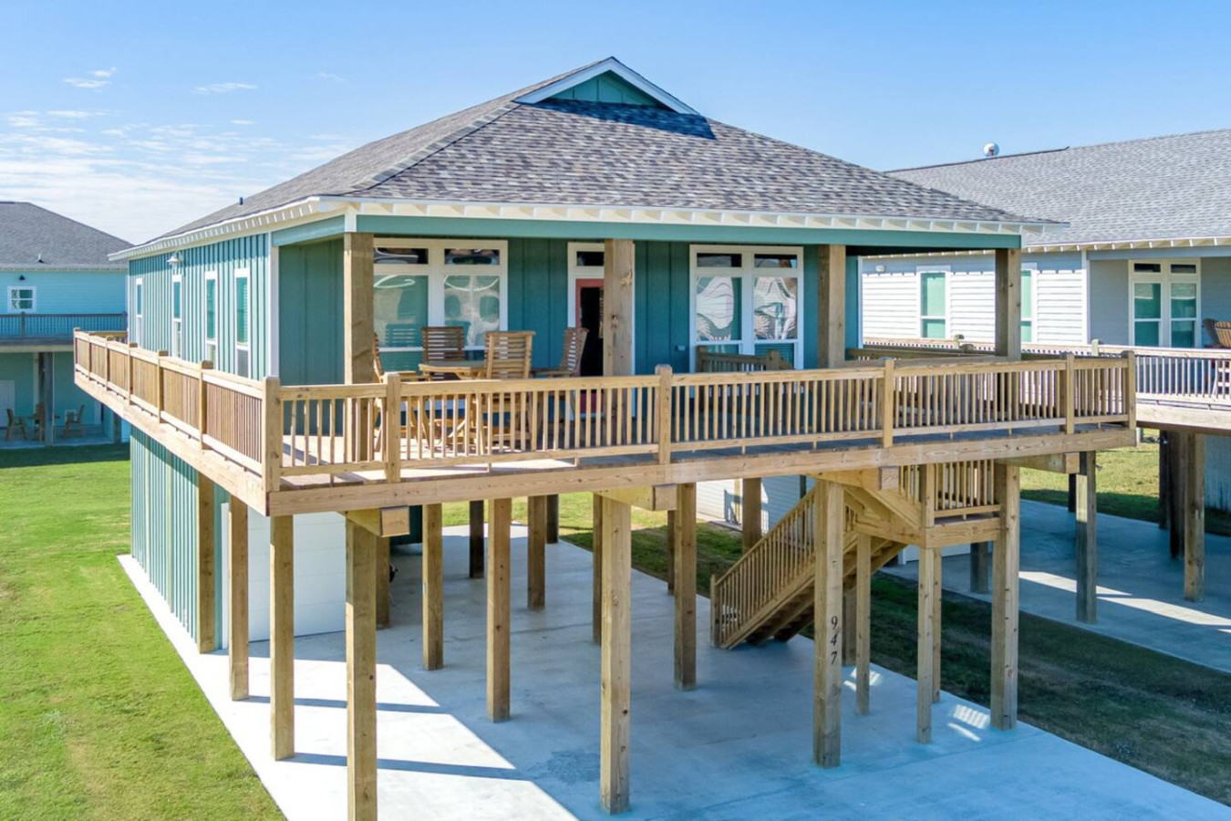 3 Bdr/3 Bth, King Bed, No Fees - Crystal Beach, TX