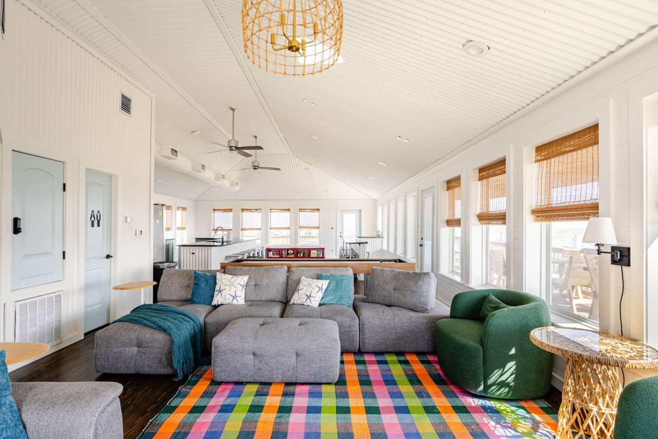 6BR 3Bth Beach House Game Deck, Grill, 26 Guests in Crystal Beach, TX