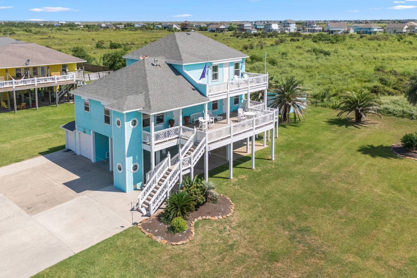 3 King Suites, 15 Guests - Sunzout in Crystal Beach, TX