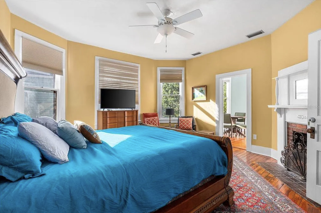 Beautiful, Historic 1 Br Apartment- Walk Downtown -The Turret - Gainesville, FL