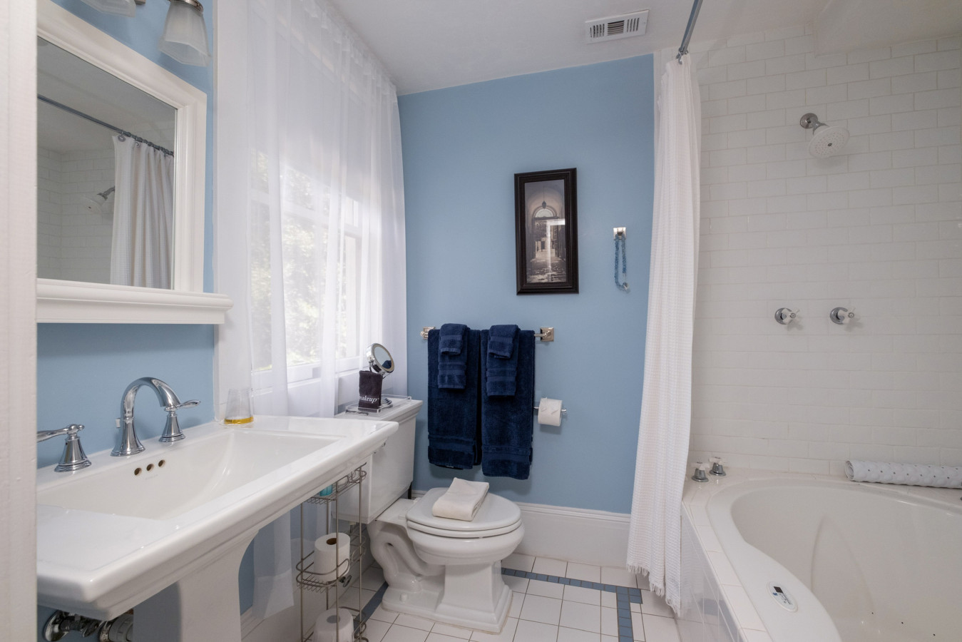 Downtown Beautiful 5 Bedroom With Large Yard - Gainesville