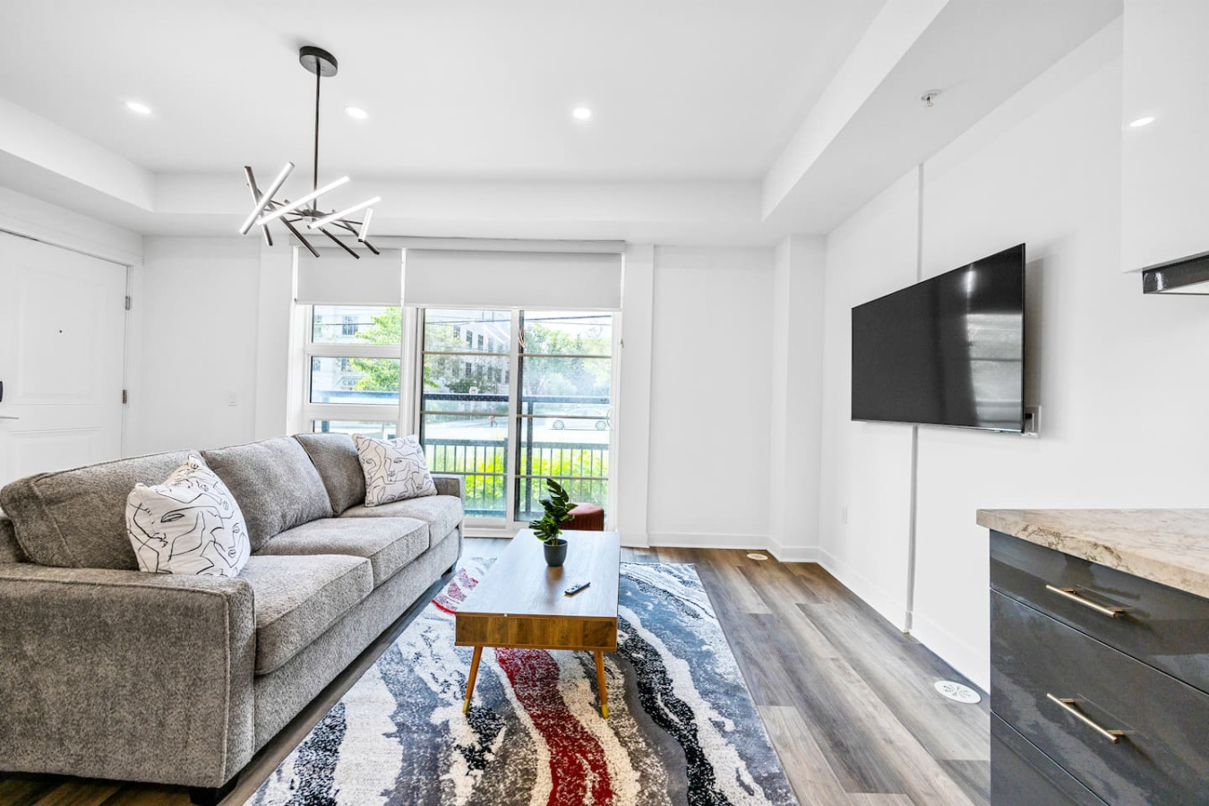 Spacious Townhouse With Free Parking And Workspace - Stylish Retreat - Toronto