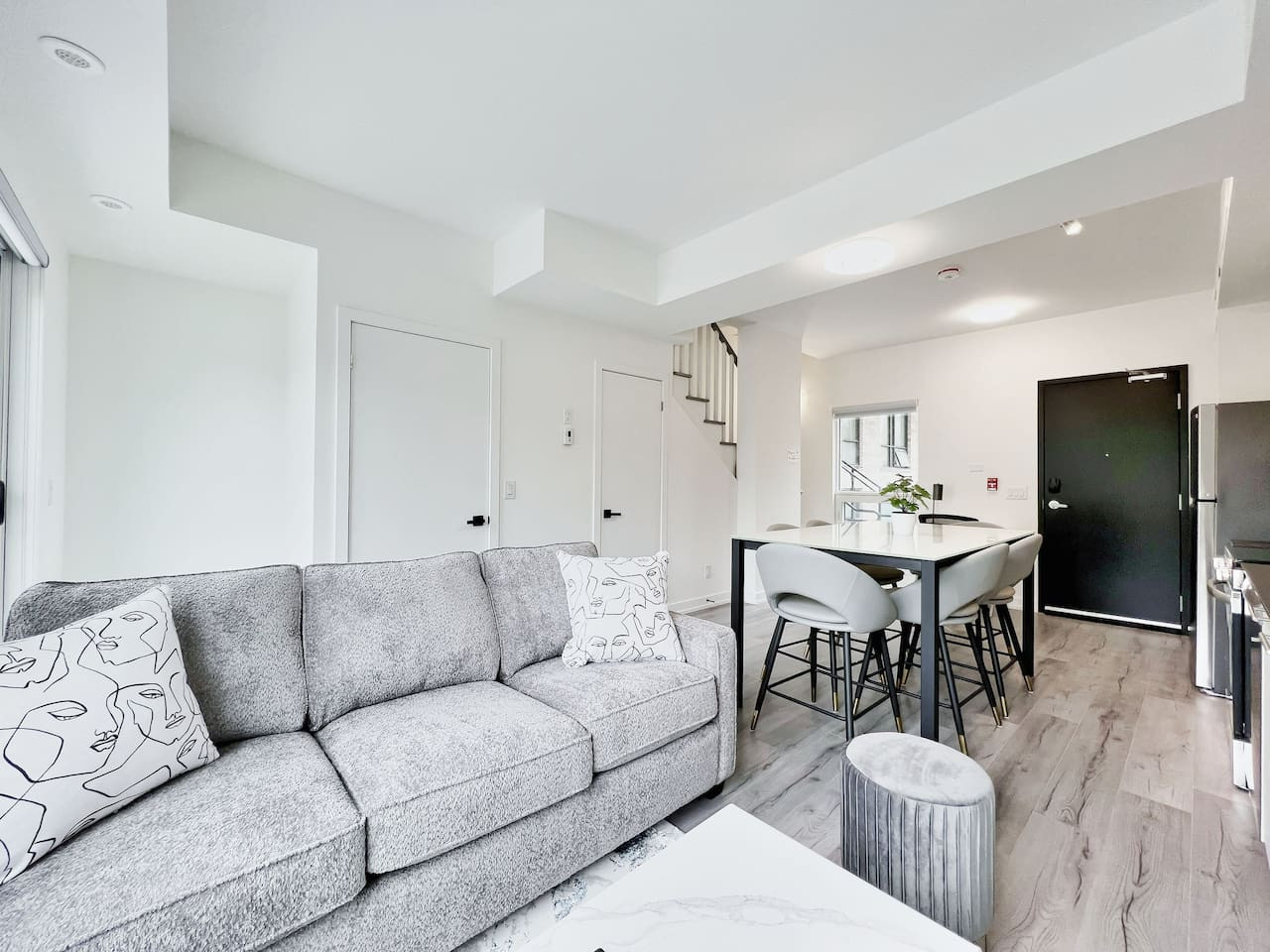 Stylish Rooftop Terrace And Free Parking - Exquisite Multi-level Haven - Toronto