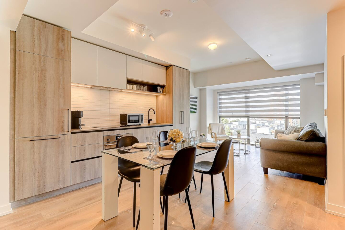 Stylish Retreat With Gym Access And Modern Amenities - Chic Urban Escape - Toronto