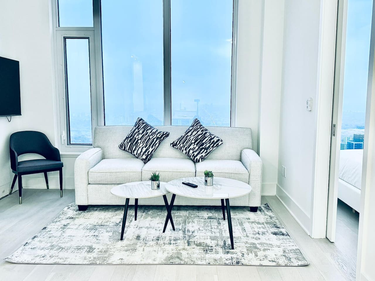 Yorkville Skycrest Penthouse | King Bed - Mississauga