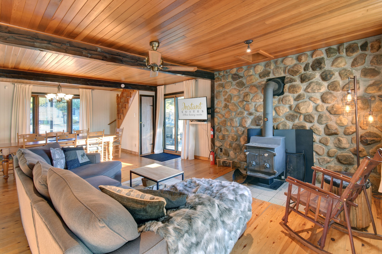 Outdoor Patio And Real Wood-burning Fireplace - Stunning Cozy Chalet - Mont-Tremblant