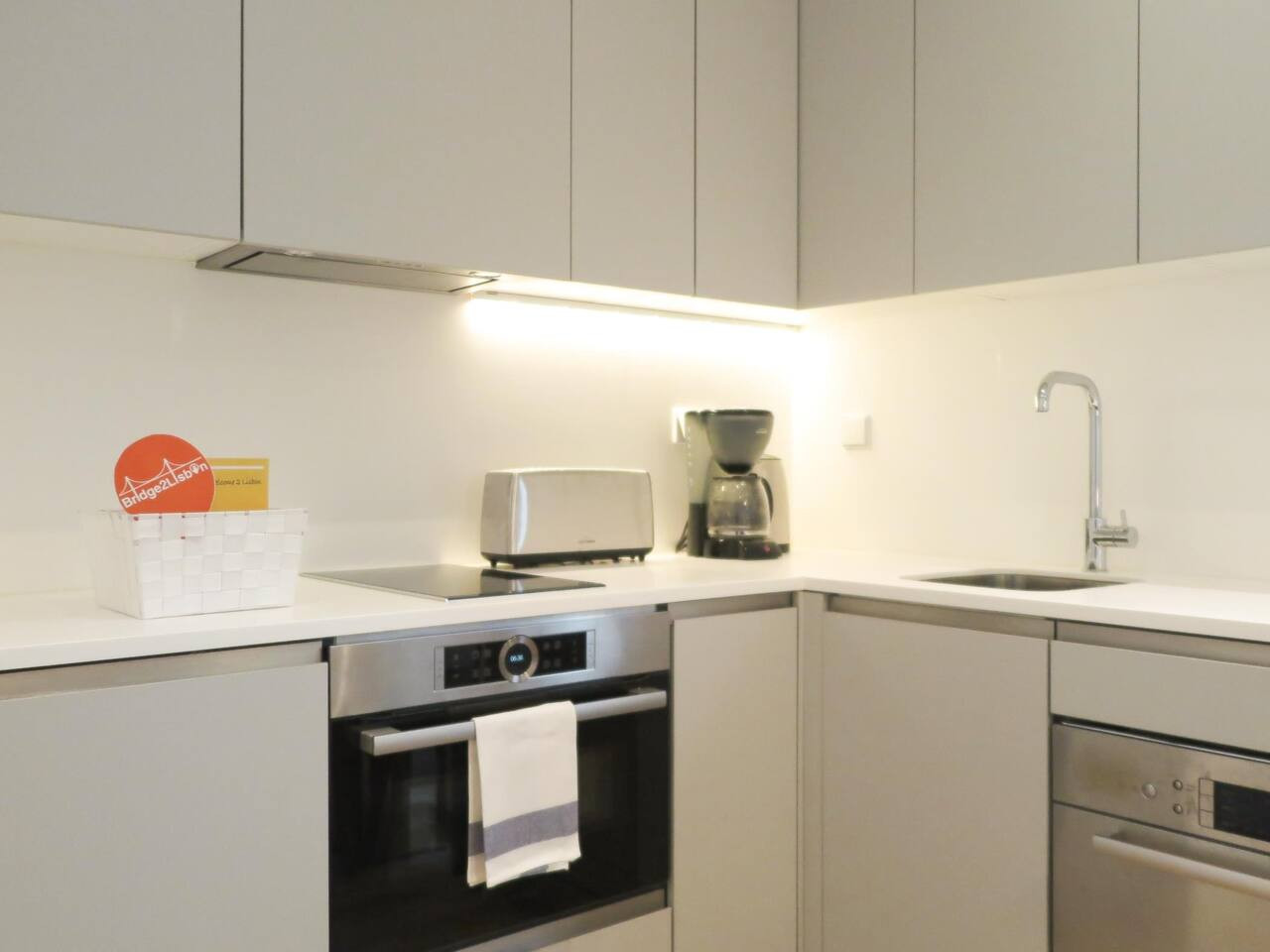 Chiado Modern Apt with AC Elevator Green Terrace – photo 5