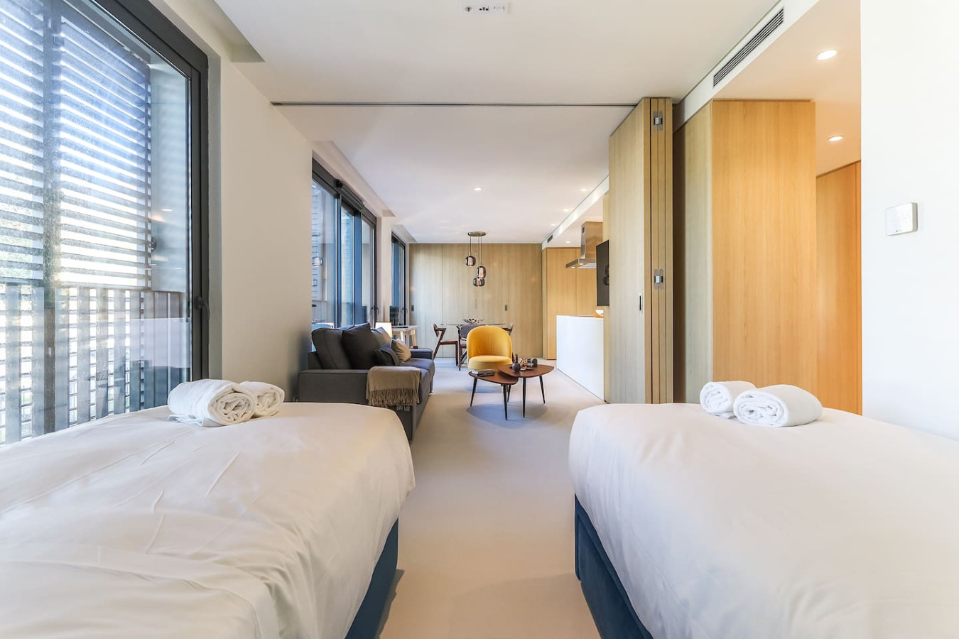 Marques Pombal Central 2 bed Apt thumbnail 2