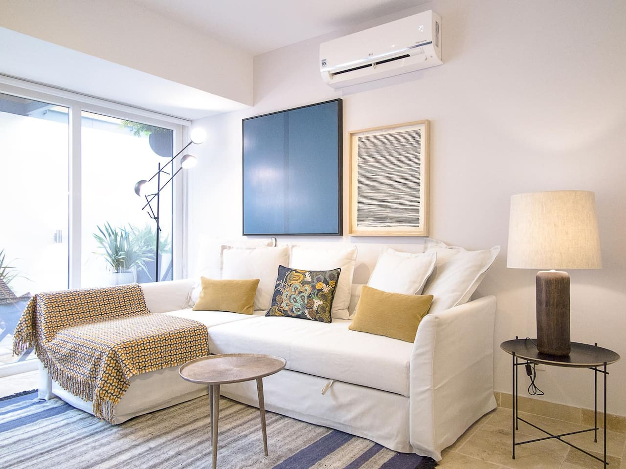 Santos Cozy Apt with AC and Terrace