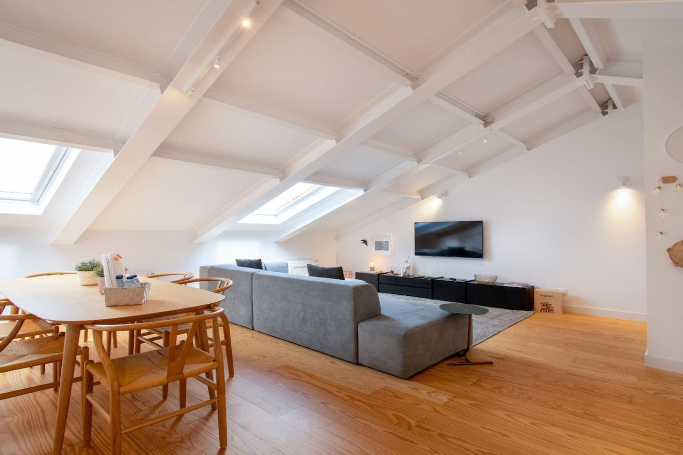 Liberdade Stylish Attic Apt with AC and City View