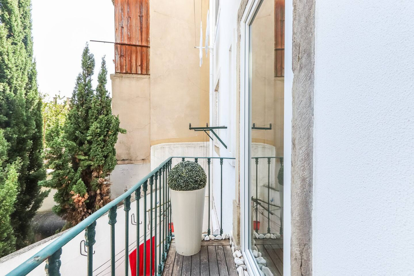 Campo de Ourique Modern Bright Apt with Office – photo 2