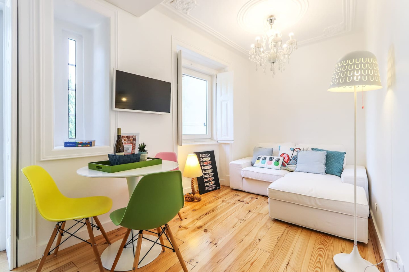 Campo de Ourique Modern Bright Apt with Office