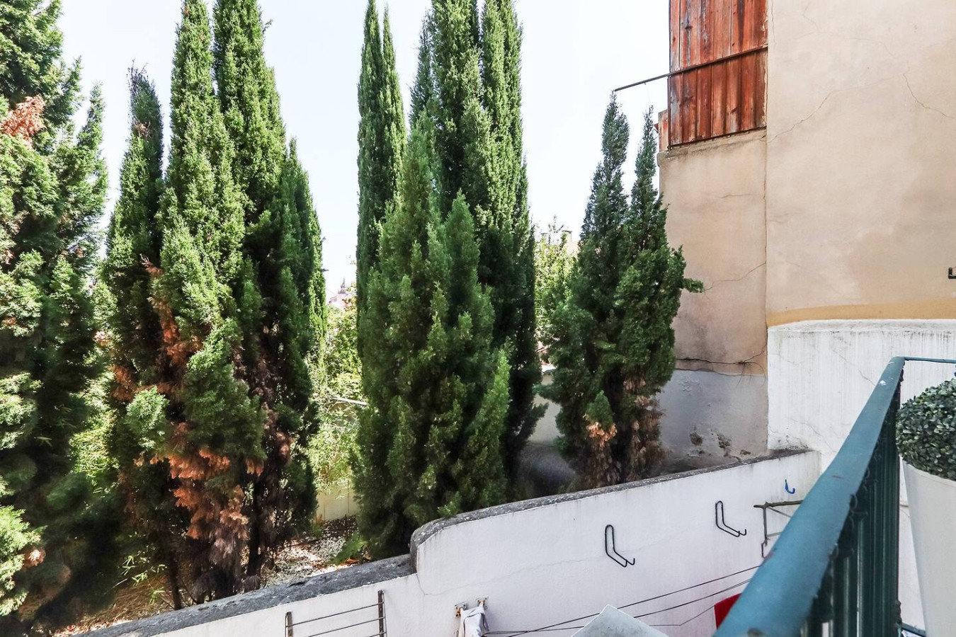 Campo de Ourique Modern Bright Apt with Office – photo 3