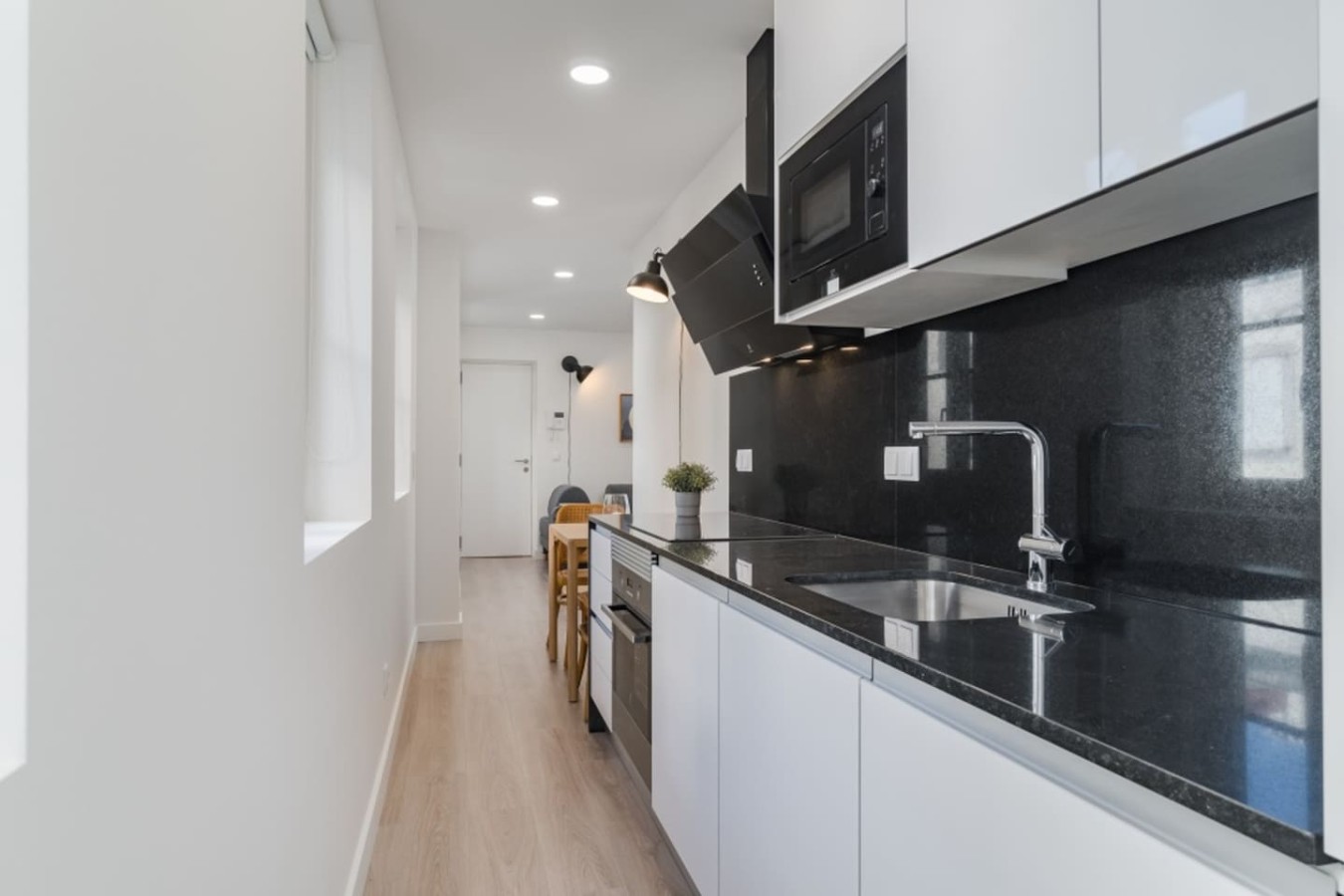 Baixa Chiado Cozy 1BR Apt with 2 Baths – photo 2