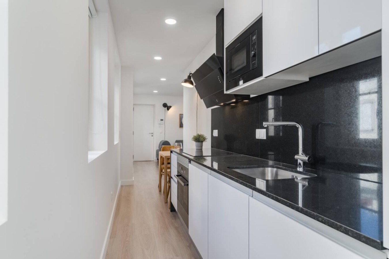 Baixa Chiado Cozy 1BR Apt with 2 Baths – photo 2
