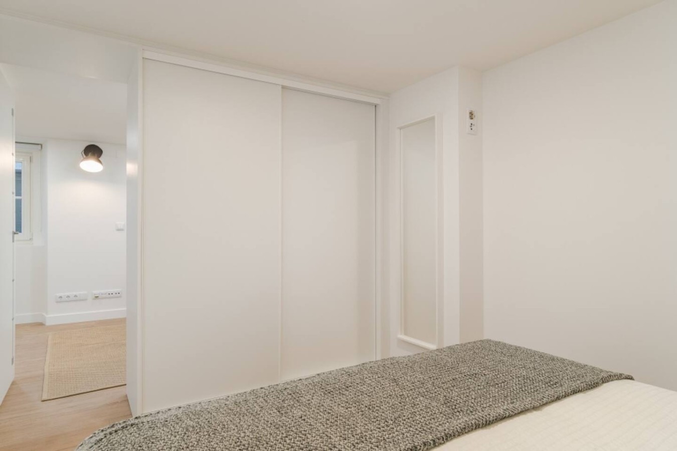 Camões Central 1BR Apt with 1 Bath – photo 5