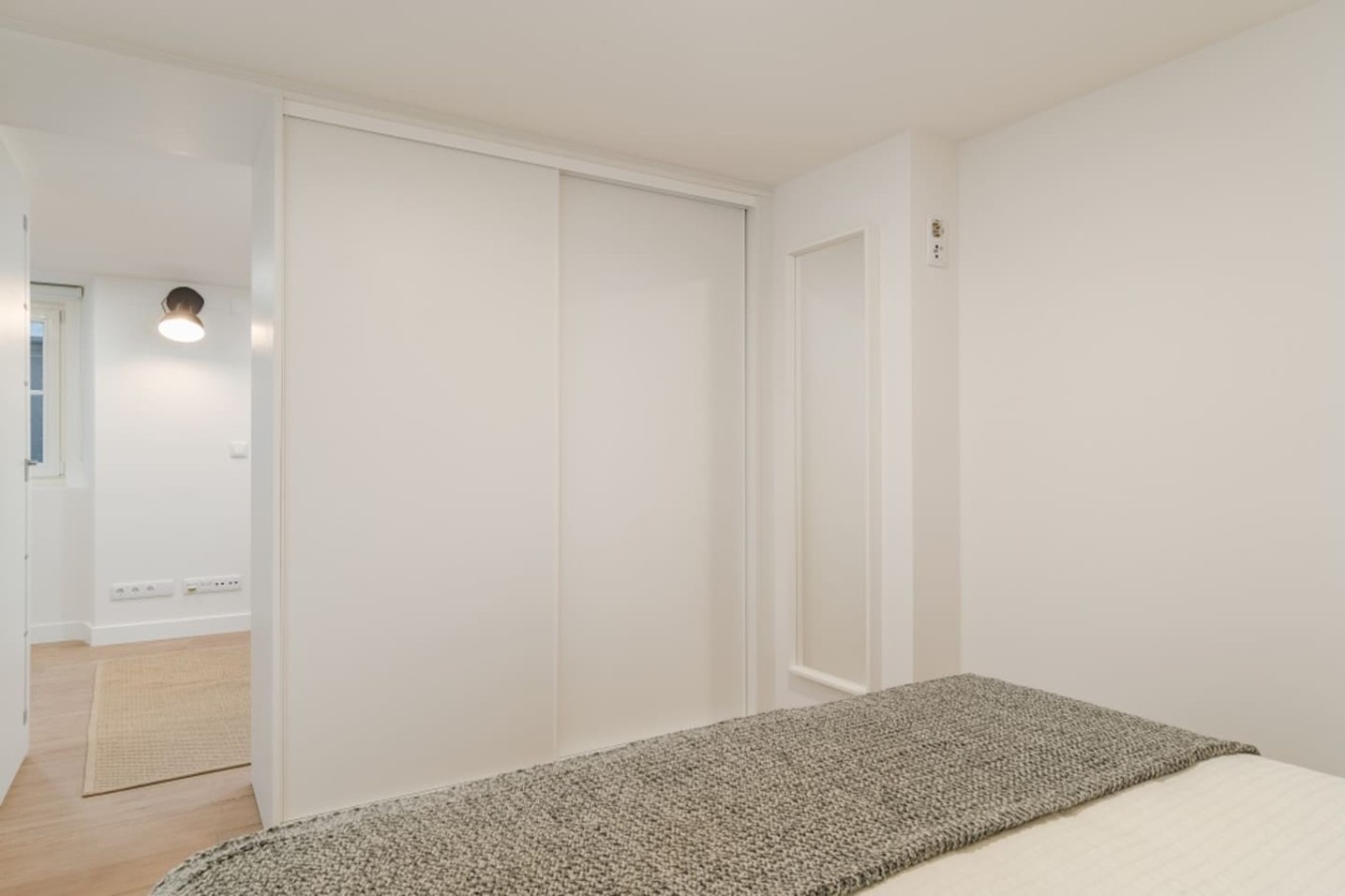 Camões Central 1BR Apt with 1 Bath – photo 5