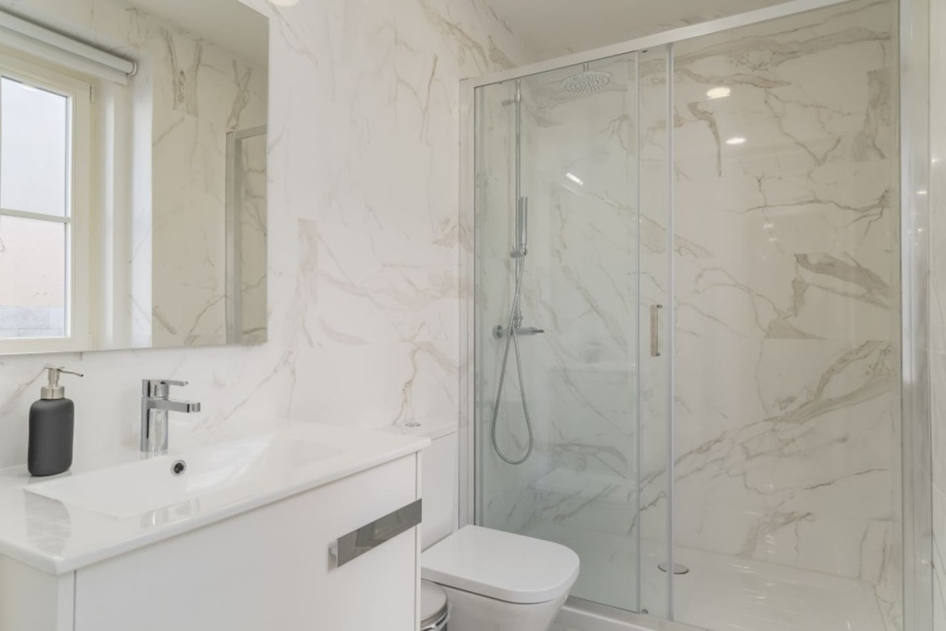 Camões Central 1BR Apt with 1 Bath – photo 4