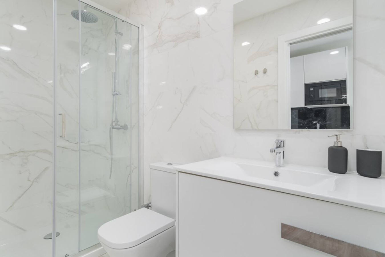 Baixa Chiado Stylish 2BR Duplex with AC – photo 5