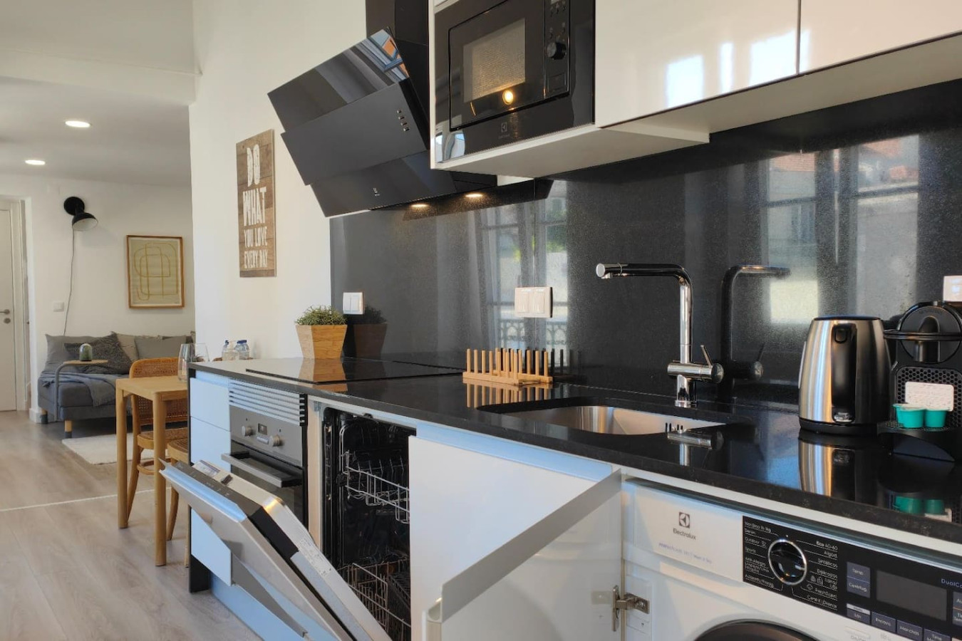 Chiado Modern Attic Duplex 2-Bedroom Apartment – photo 4