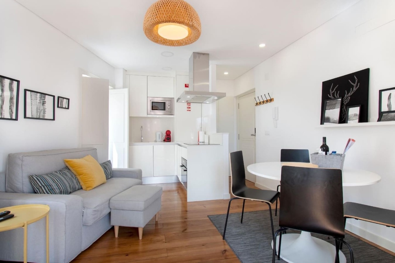 Stylish 1BR at Portas do Sol