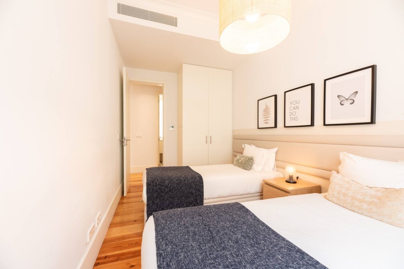 Amazing Spacious Chiado 2-Bedroom Stylish Apt w AC – photo 3