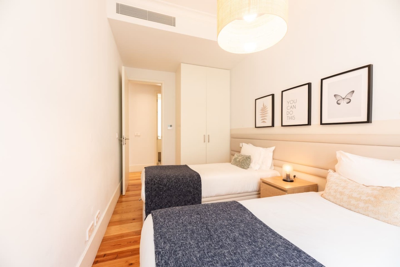 Amazing Spacious Chiado 2-Bedroom Stylish Apt w AC thumbnail 3