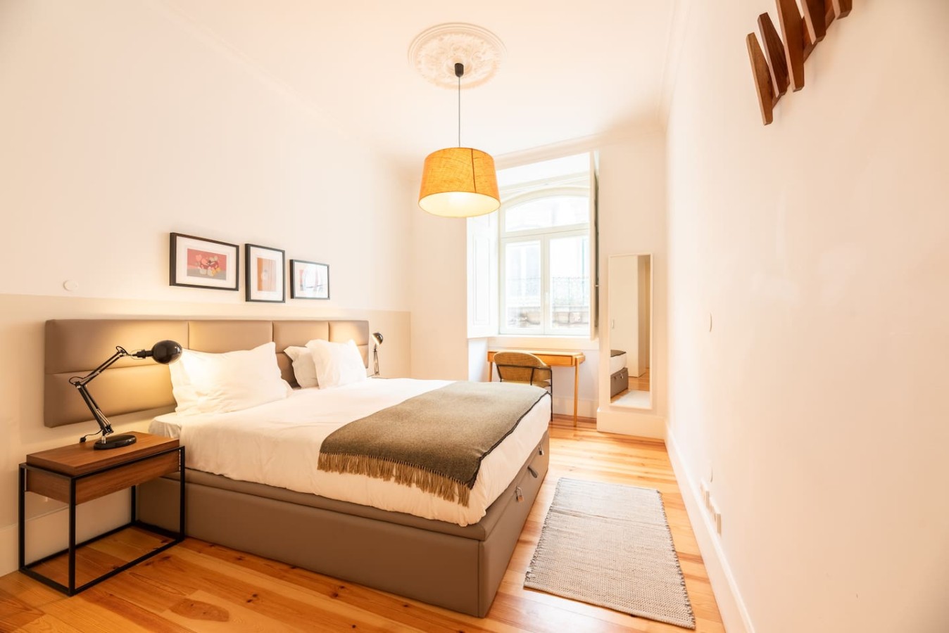 Amazing Spacious Chiado 2-Bedroom Stylish Apt w AC thumbnail 2
