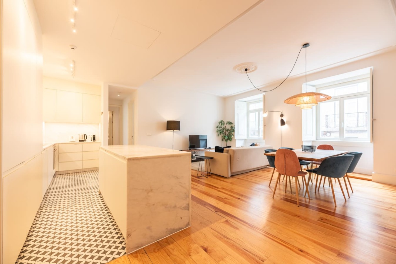 Amazing Spacious Chiado 2-Bedroom Stylish Apt w AC