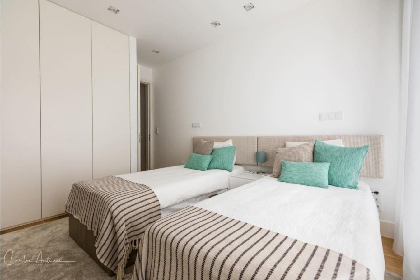 Modern 2BR near Av. Liberdade | AC & Parking – photo 4
