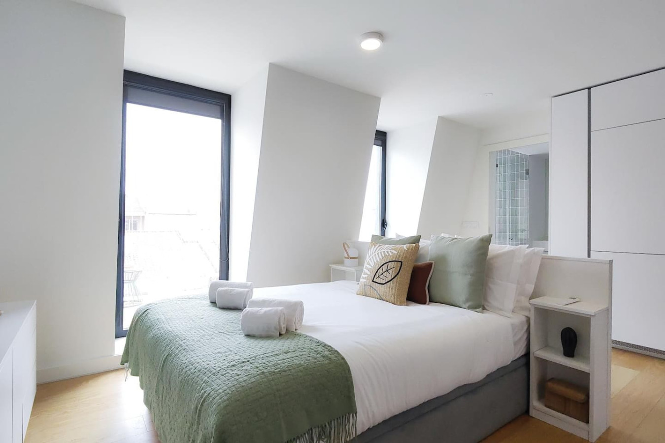 Amazing Stylish Studio Apt w AC Balcony