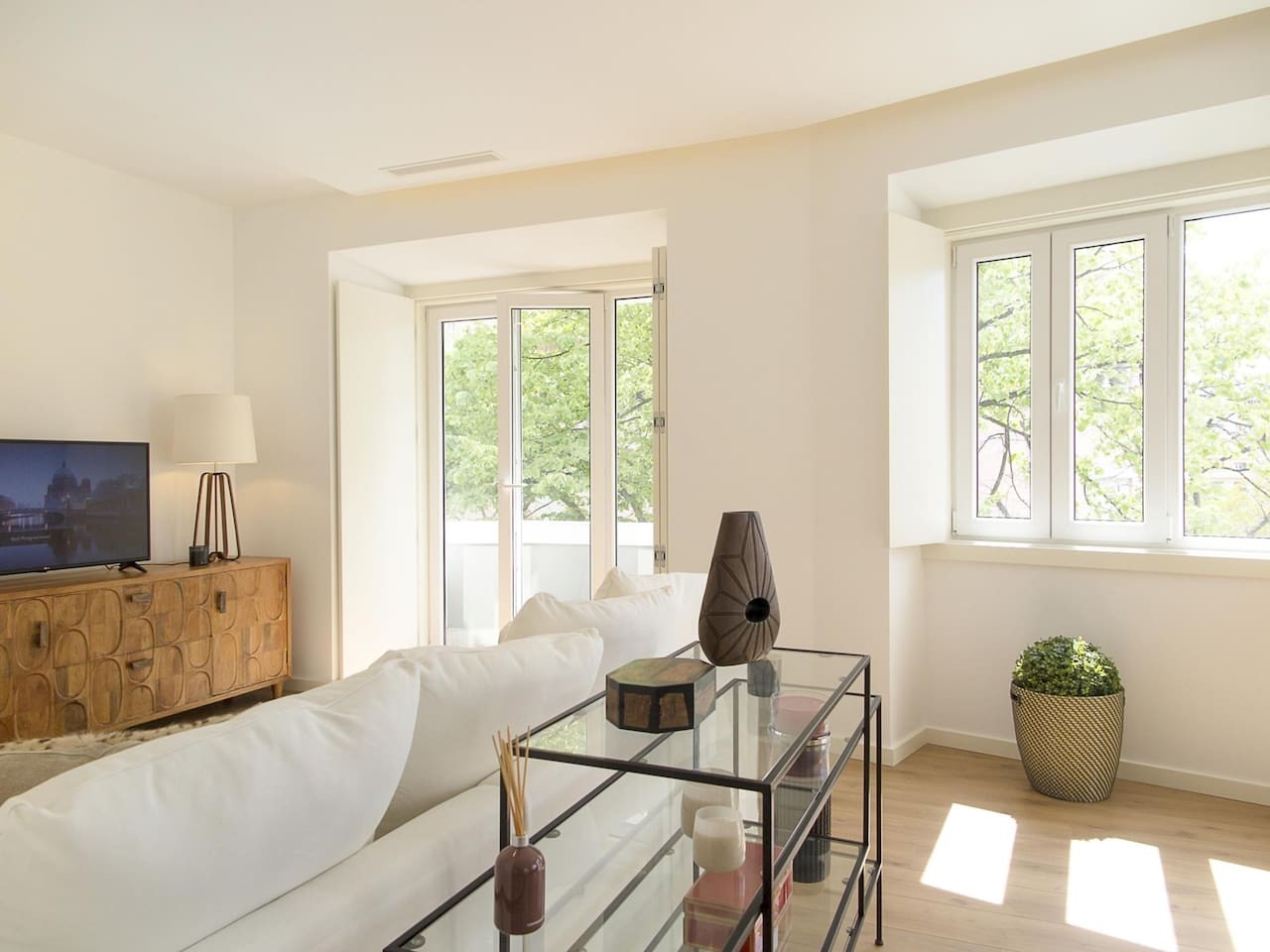 Bright 3BR near Eduardo VII Park | AC thumbnail 4