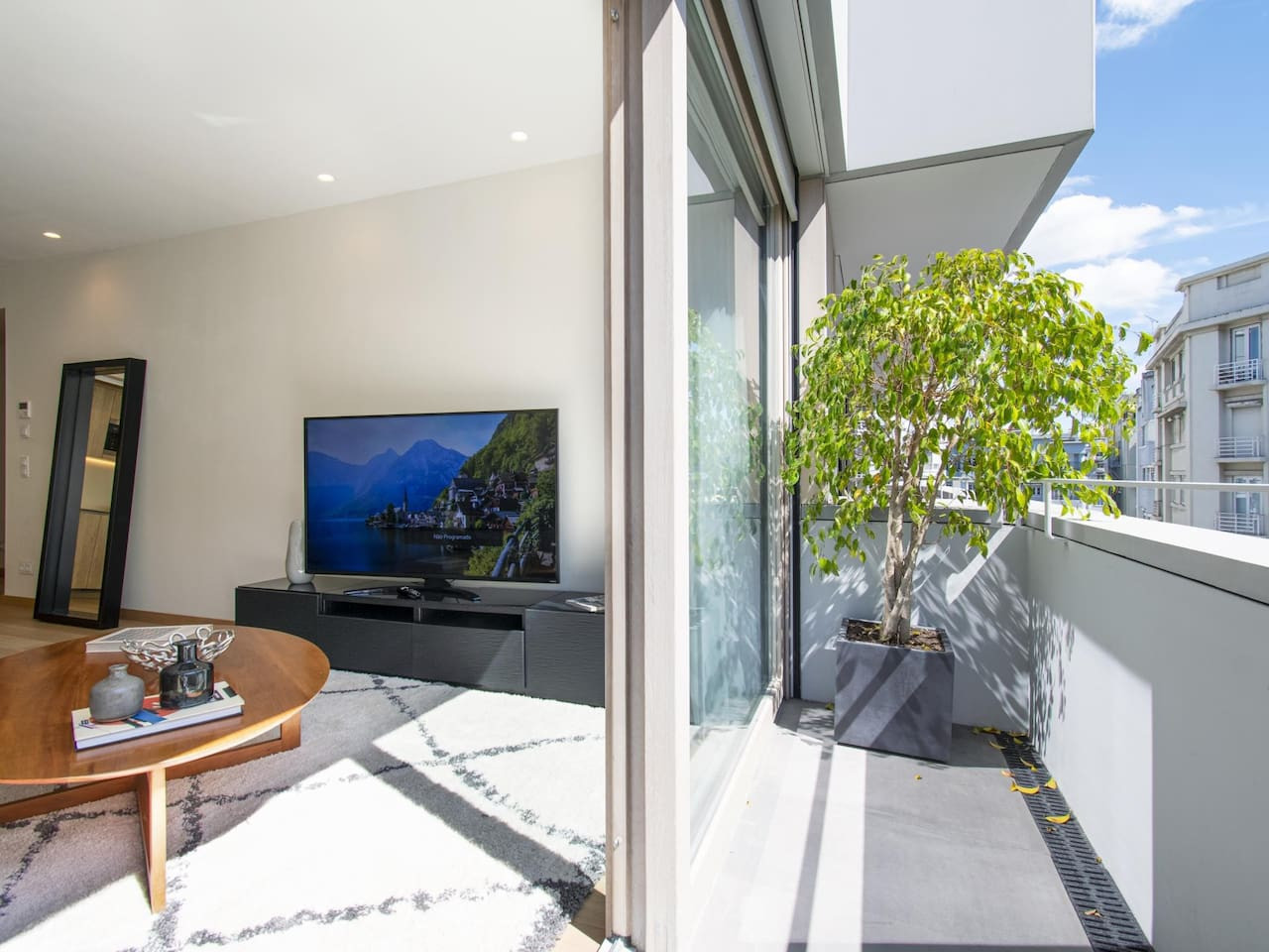 Liberdade Superb Apt with AC Elevator Garage thumbnail 3