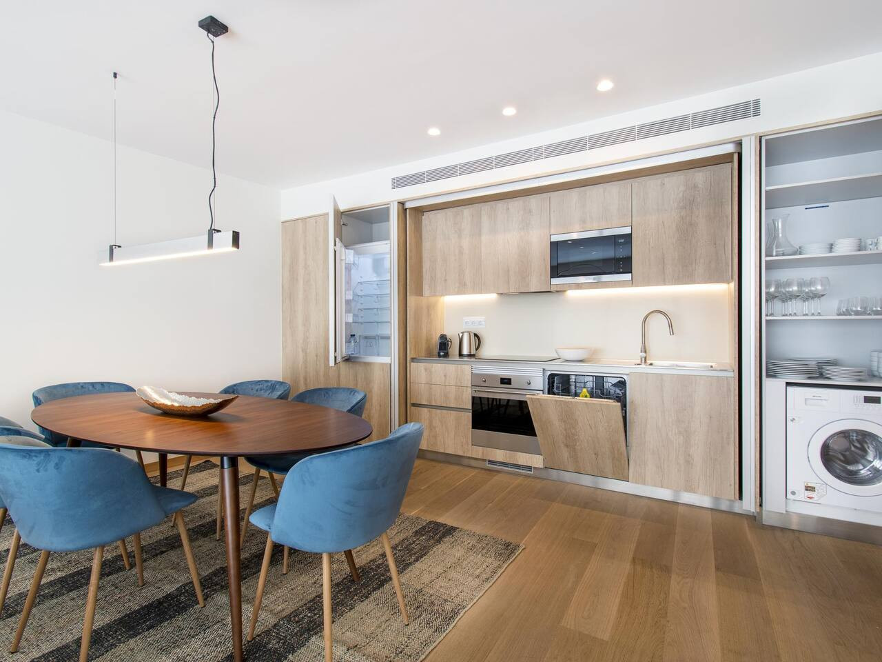 Liberdade Superb Apt with AC Elevator Garage thumbnail 2